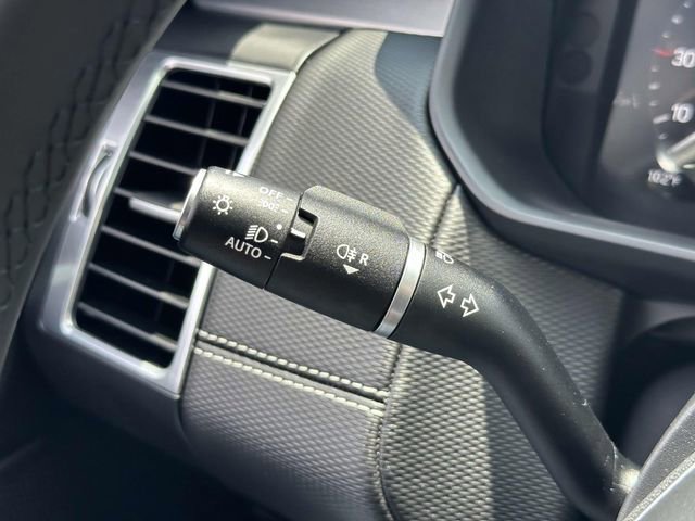 Used 2024 Land Rover Discovery Dynamic SE image 25