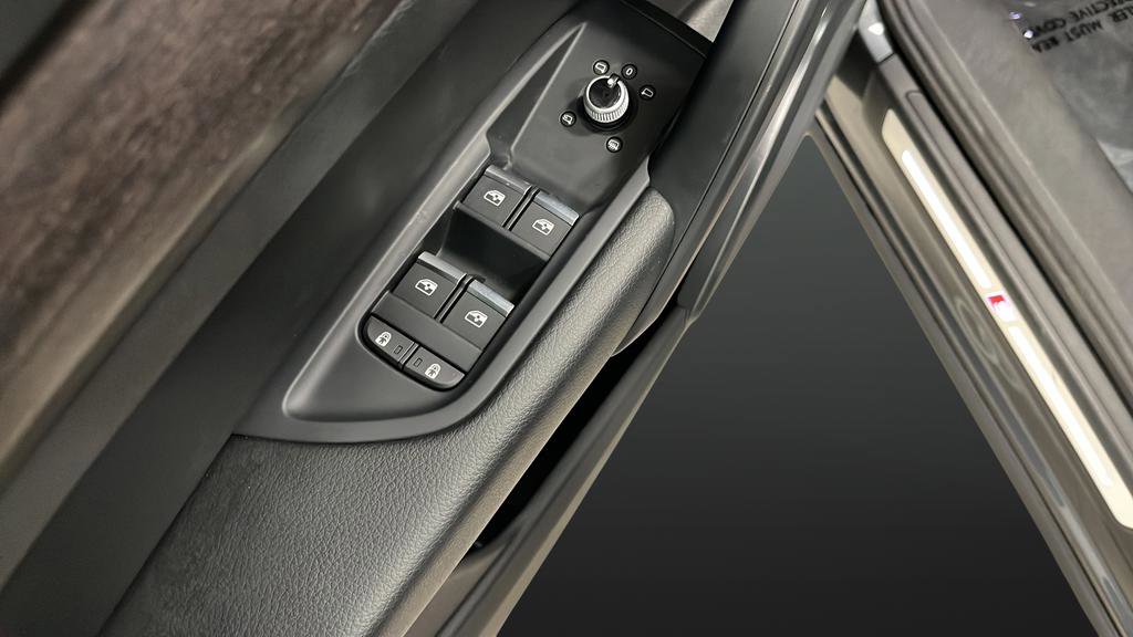 Used 2022 Audi Q5 2.0T Premium w/ Convenience Package image 21