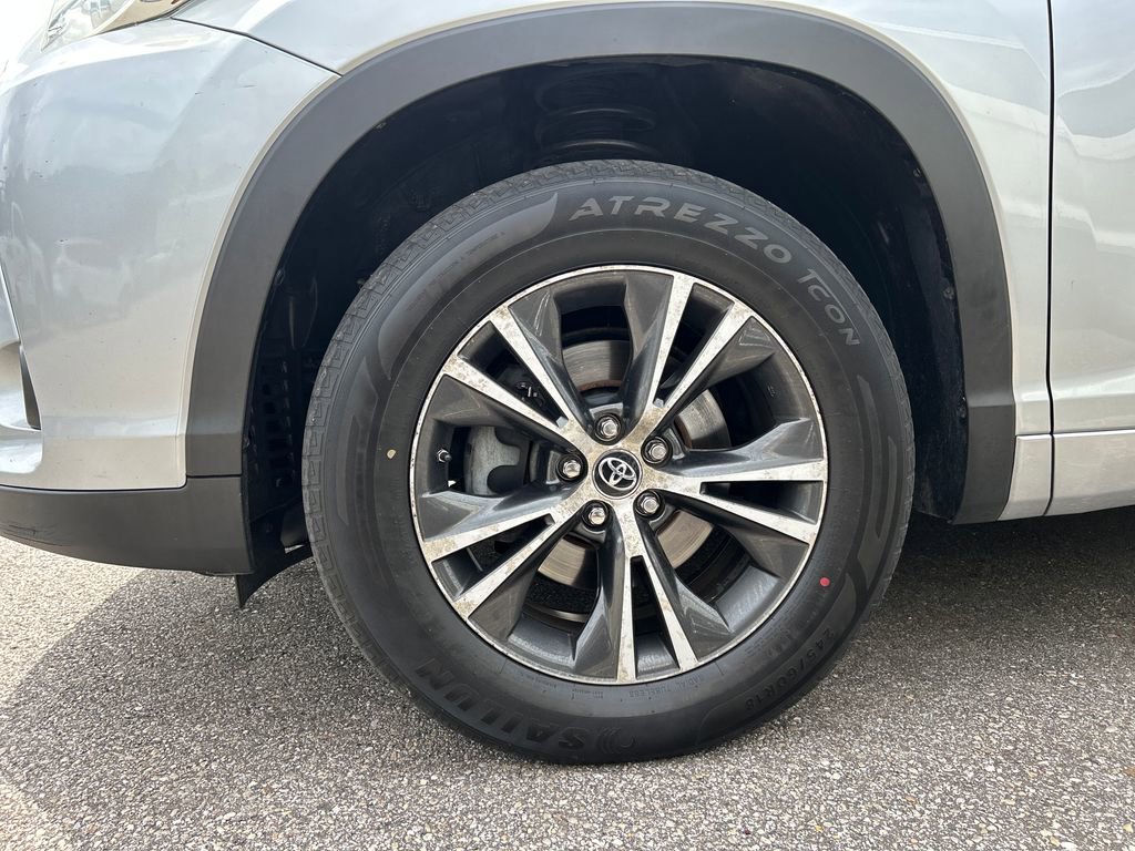 Used 2018 Toyota Highlander Plus FWD image 7