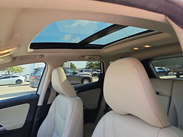 Used 2016 Volvo XC60 T5 Premier w/ Proximity Package FWD image 16
