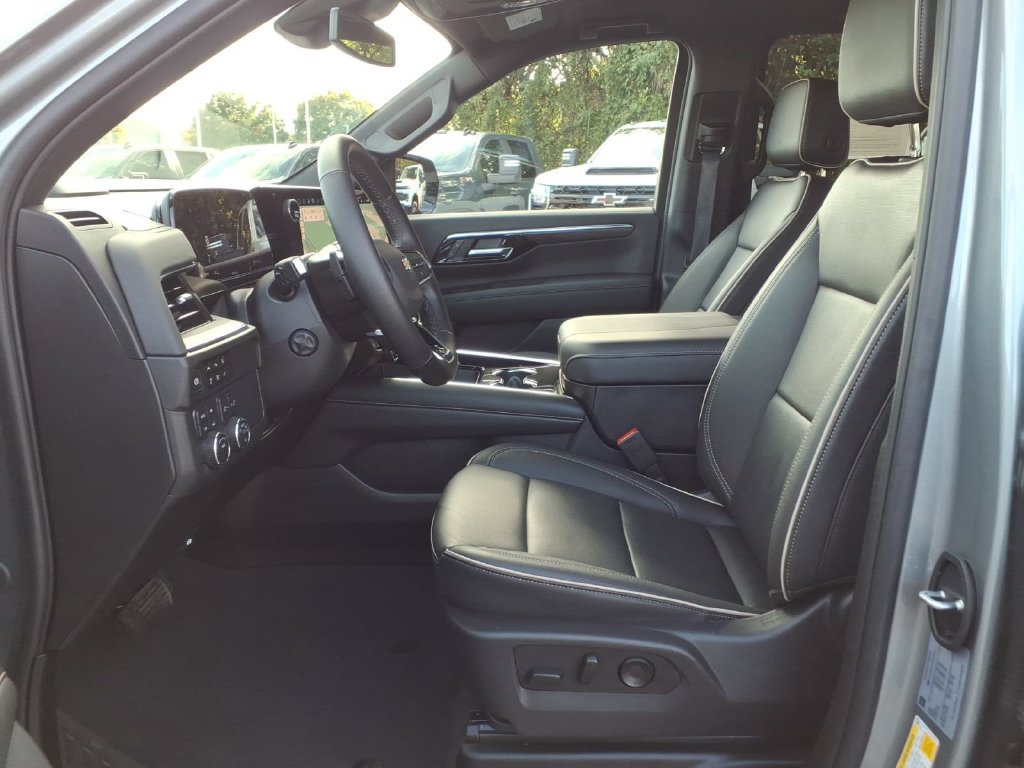 Certified 2025 Chevrolet Suburban Premier AWD/4WD image 9