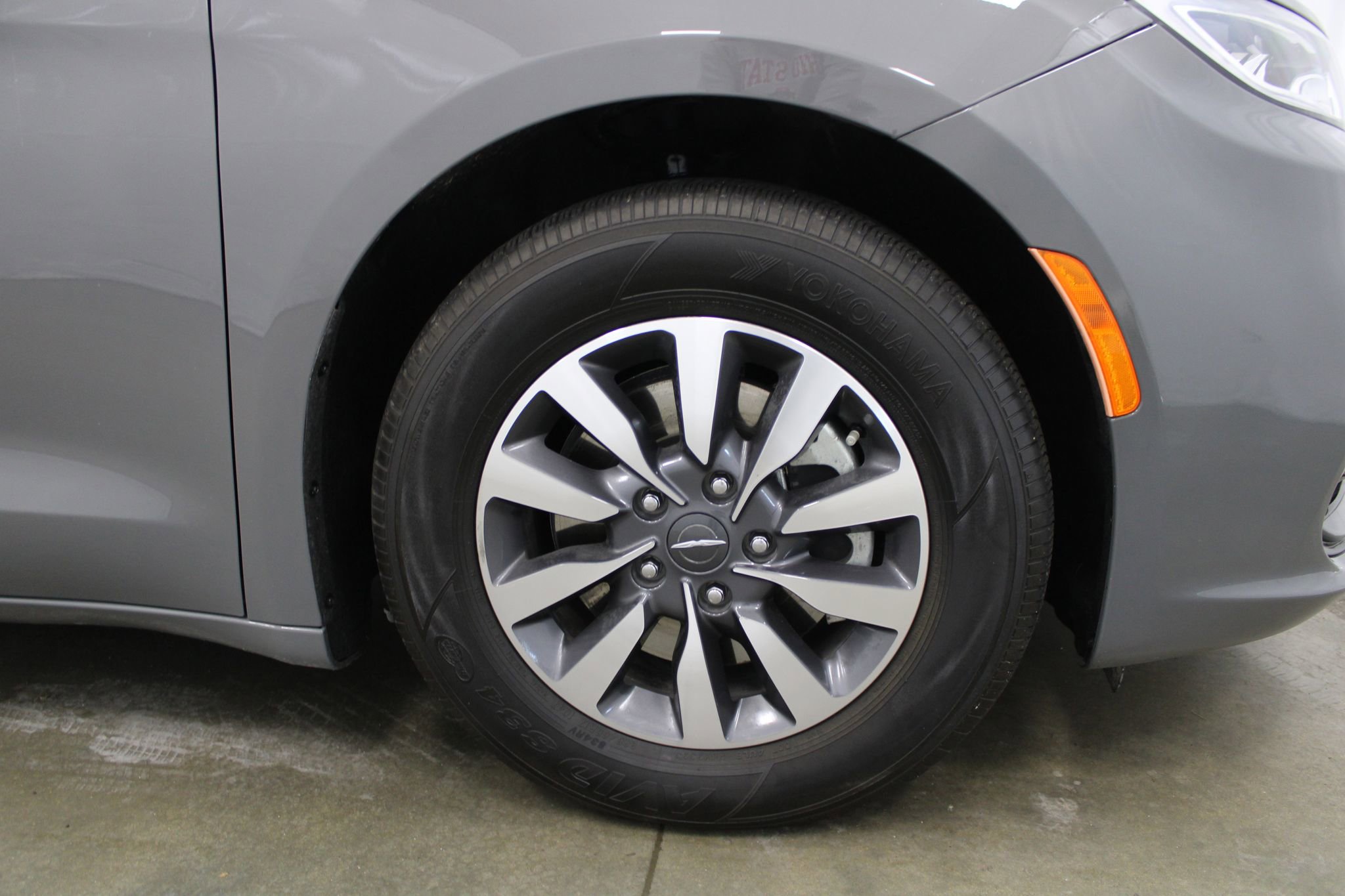 Used 2022 Chrysler Pacifica Touring-L FWD image 5