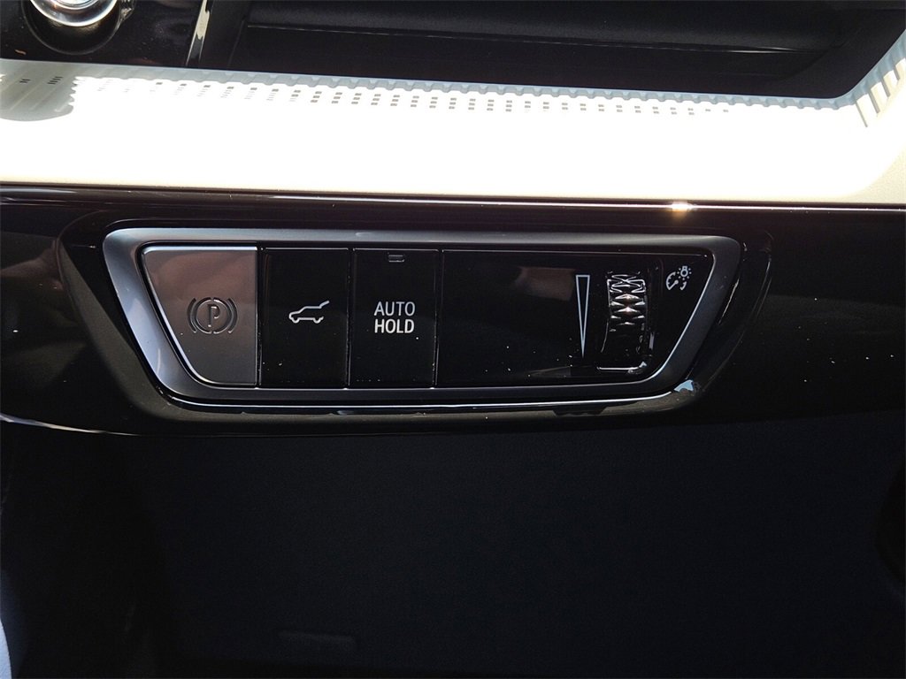 New 2025 Cadillac Optiq Luxury 2 image 21