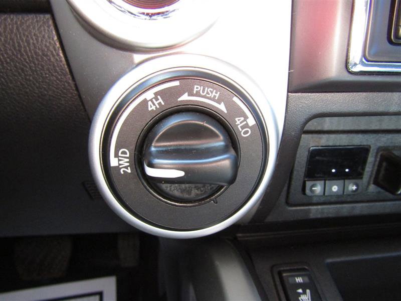 Used 2017 Nissan Titan SV image 21