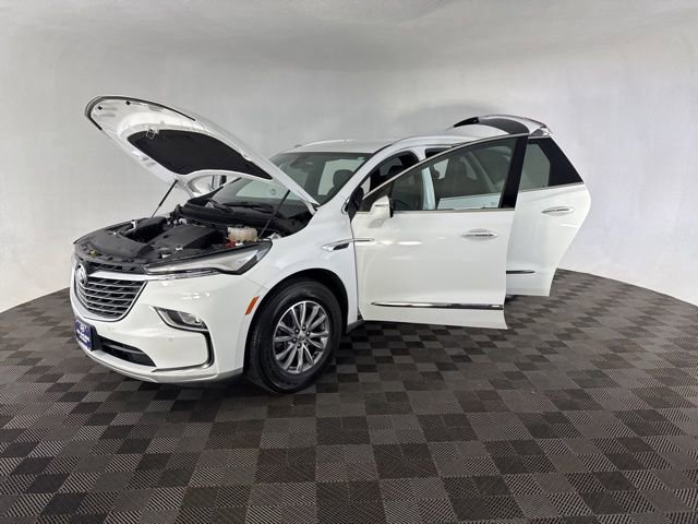 Used 2023 Buick Enclave Essence AWD/4WD image 10