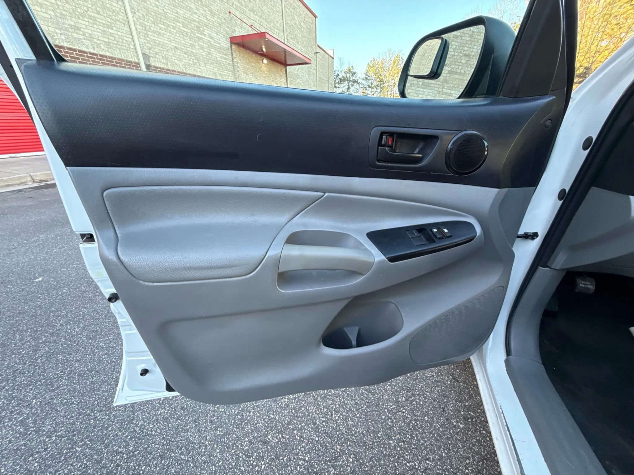 Used 2015 Toyota Tacoma 2WD Access Cab image 17