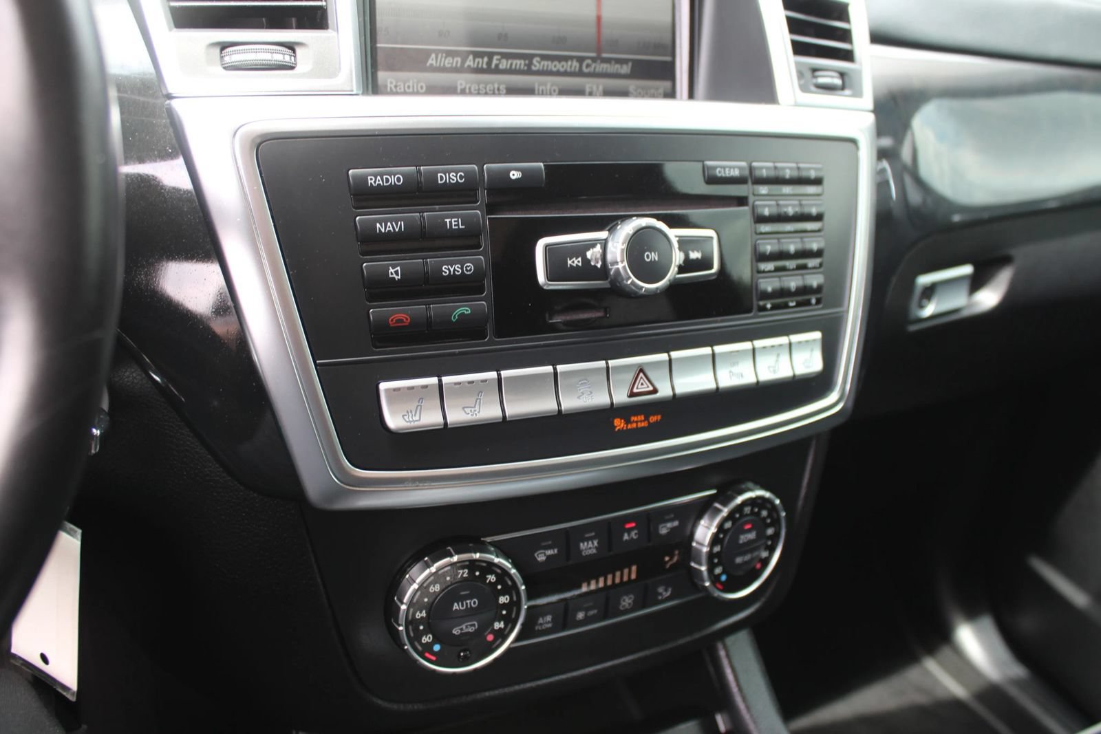 Used 2014 Mercedes-Benz GL 550 4MATIC w/ Driver Assistance Package image 16