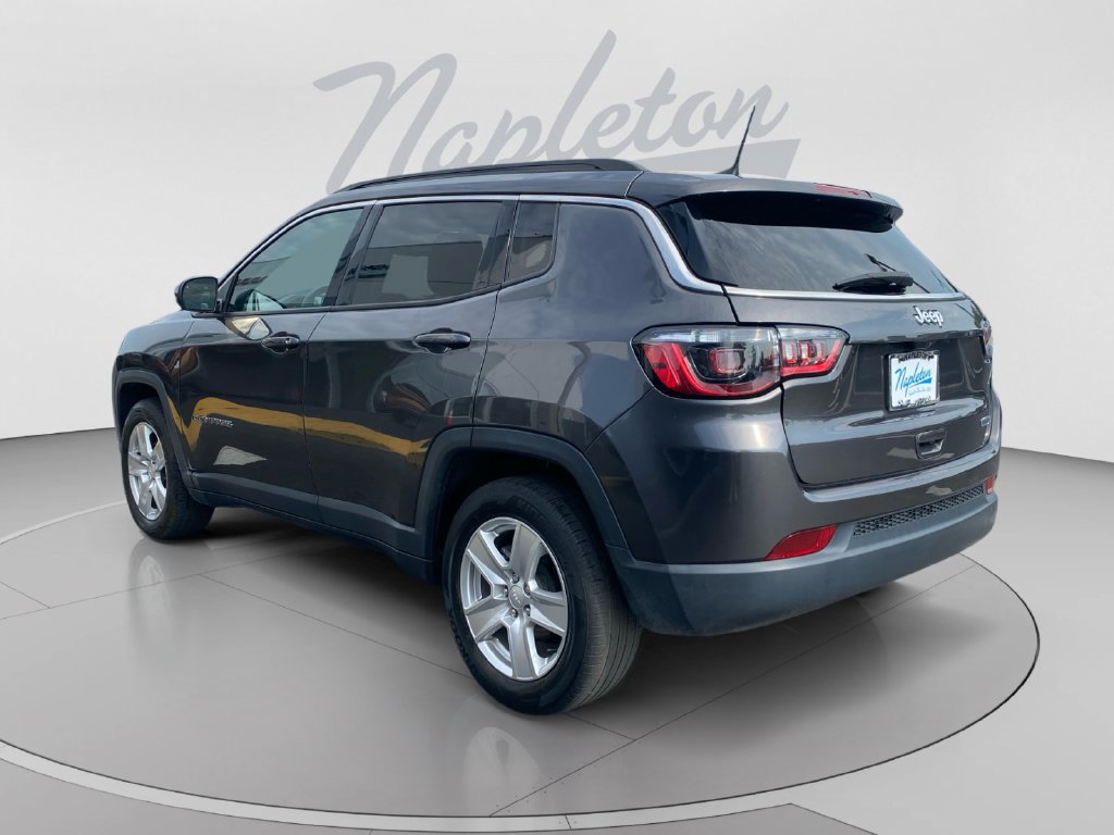 Used 2022 Jeep Compass Latitude w/ Sun and Sound Group FWD image 3