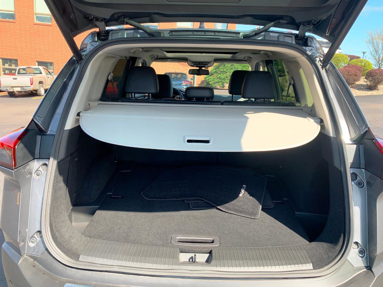 Used 2023 Nissan Rogue Platinum AWD/4WD image 16