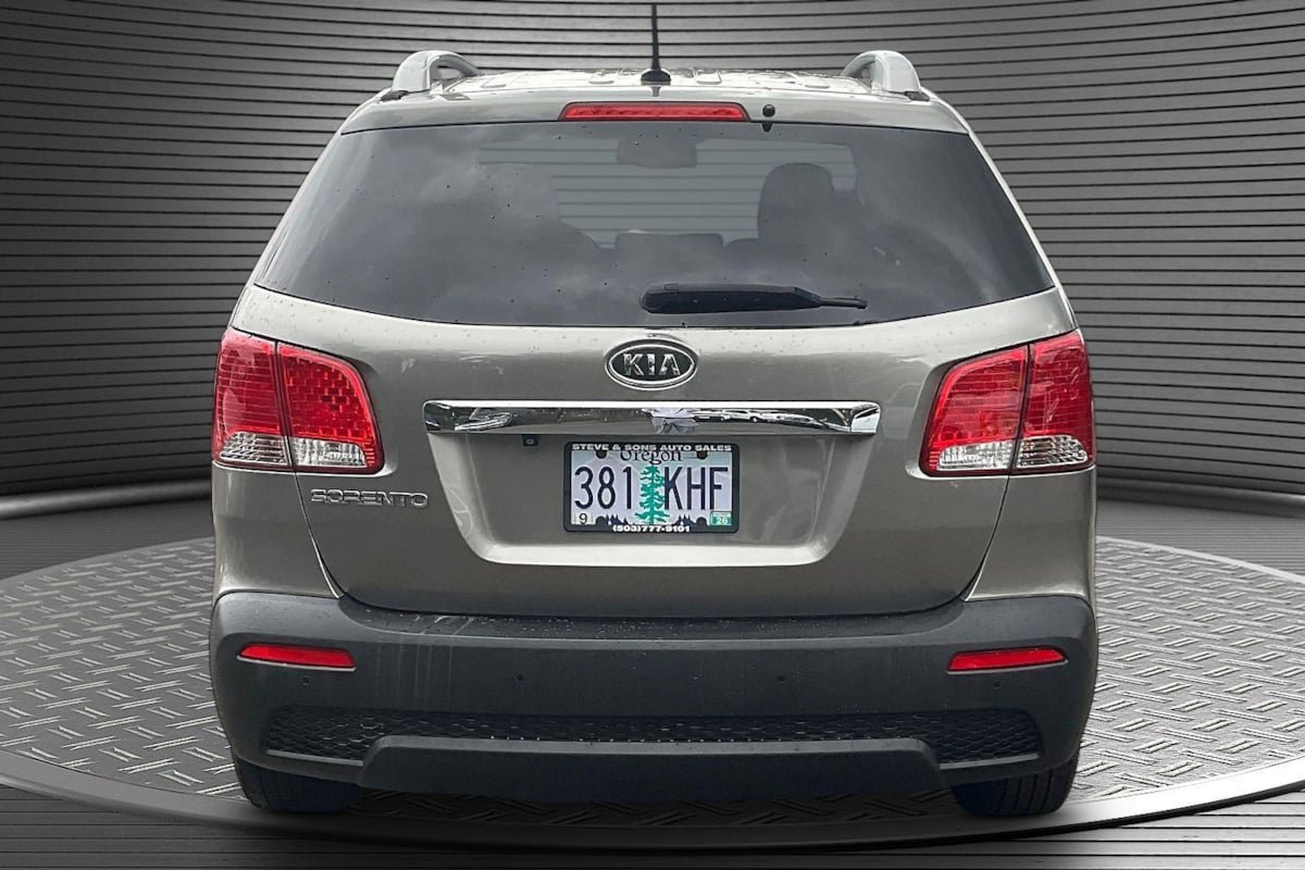 Used 2011 Kia Sorento 2WD w/ Convenience Pkg image 5