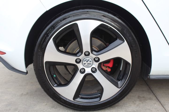 Used 2016 Volkswagen Golf S image 12