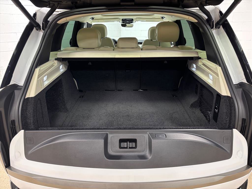 Used 2025 Land Rover Range Rover SE image 43