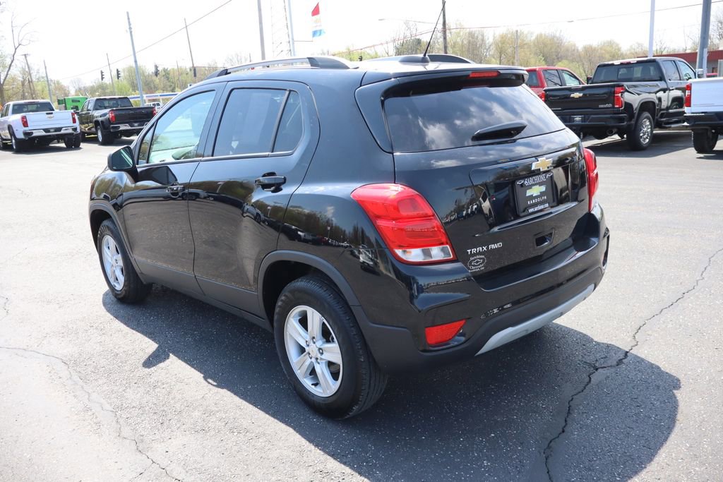 Used 2022 Chevrolet Trax LT w/ LT Convenience Package image 3