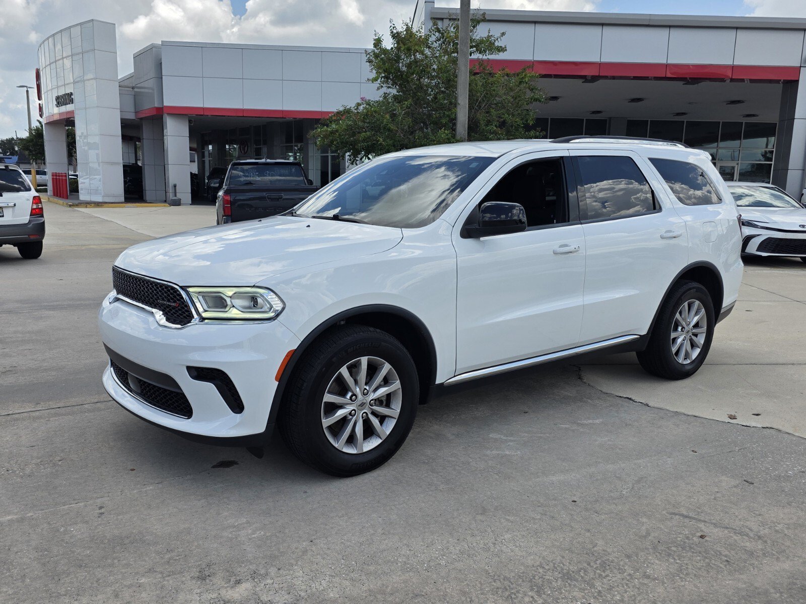Used 2023 Dodge Durango SXT Launch Edition AWD/4WD image 2