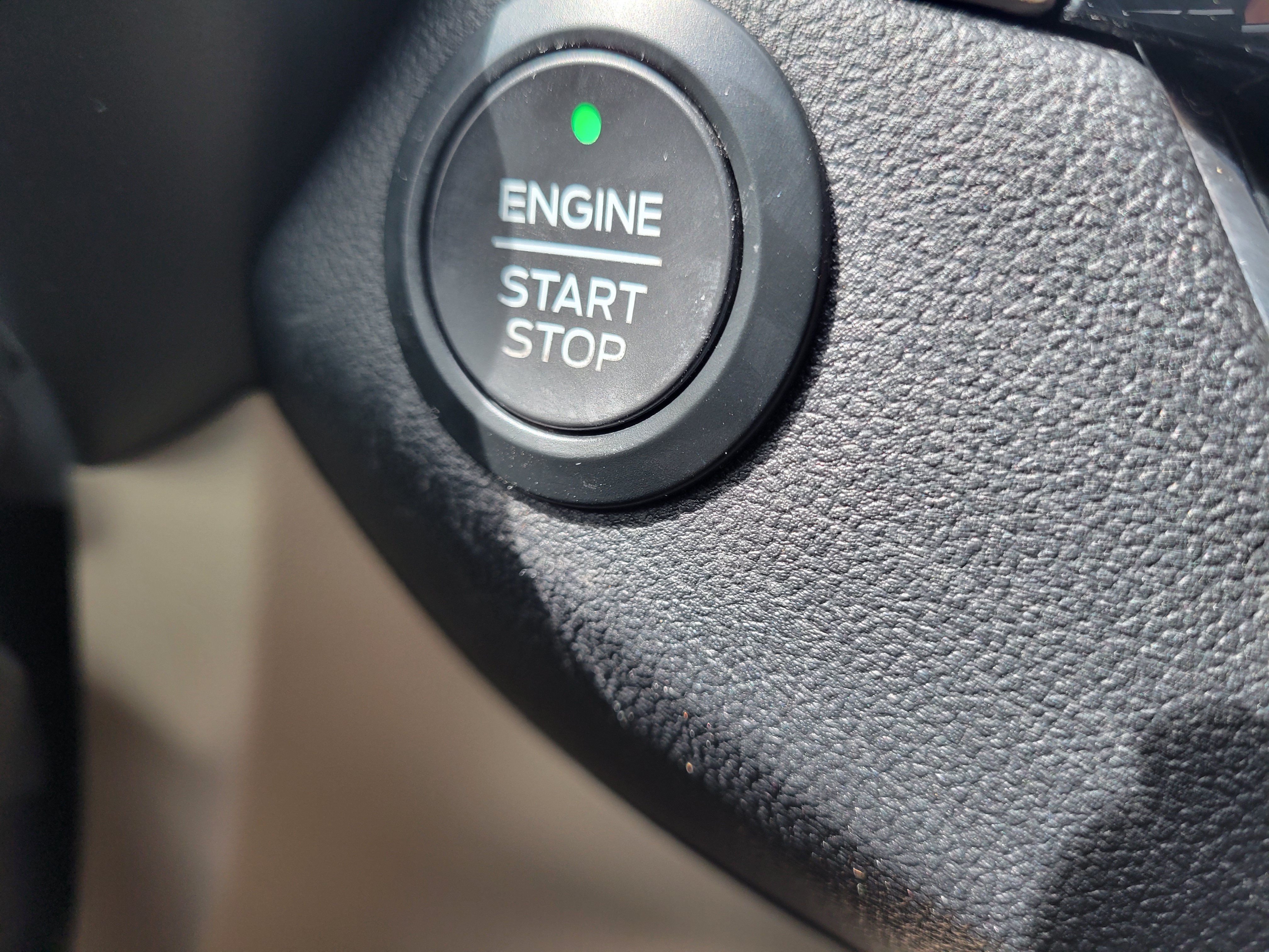 Used 2020 Ford Escape Titanium FWD image 17