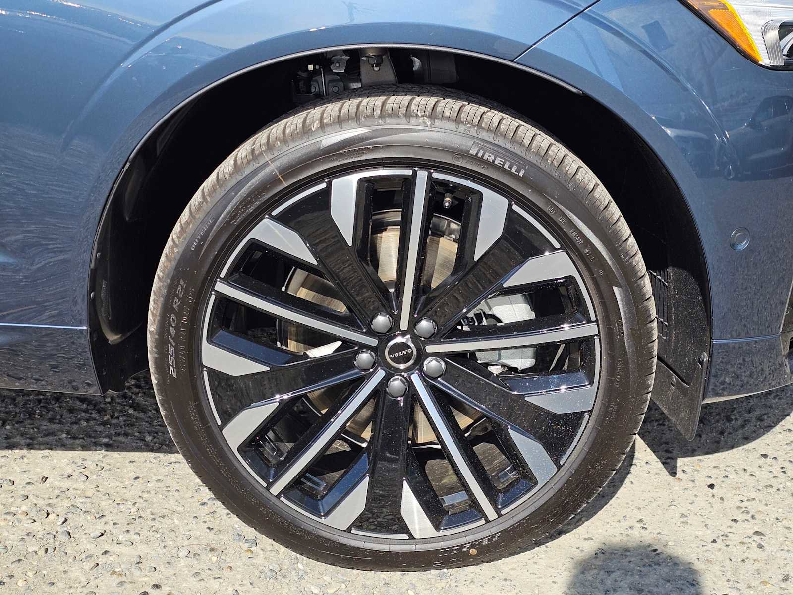 New 2026 Volvo XC60 T8 Ultra w/ Protection Package Premier image 9