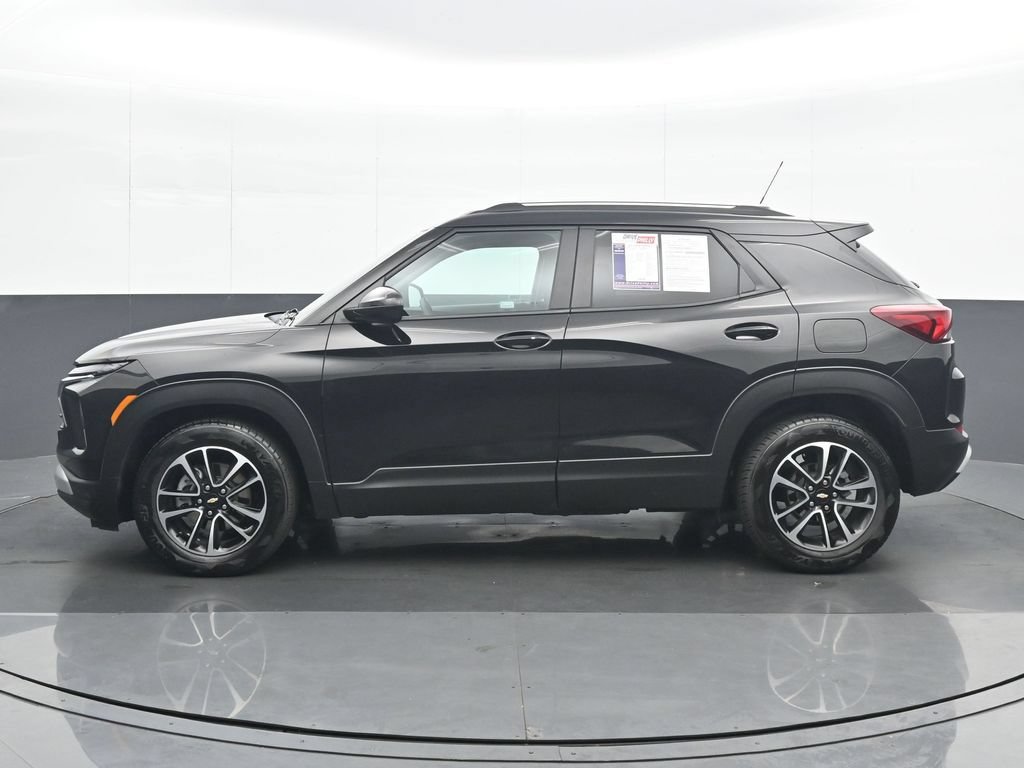 Used 2025 Chevrolet TrailBlazer LT FWD image 3