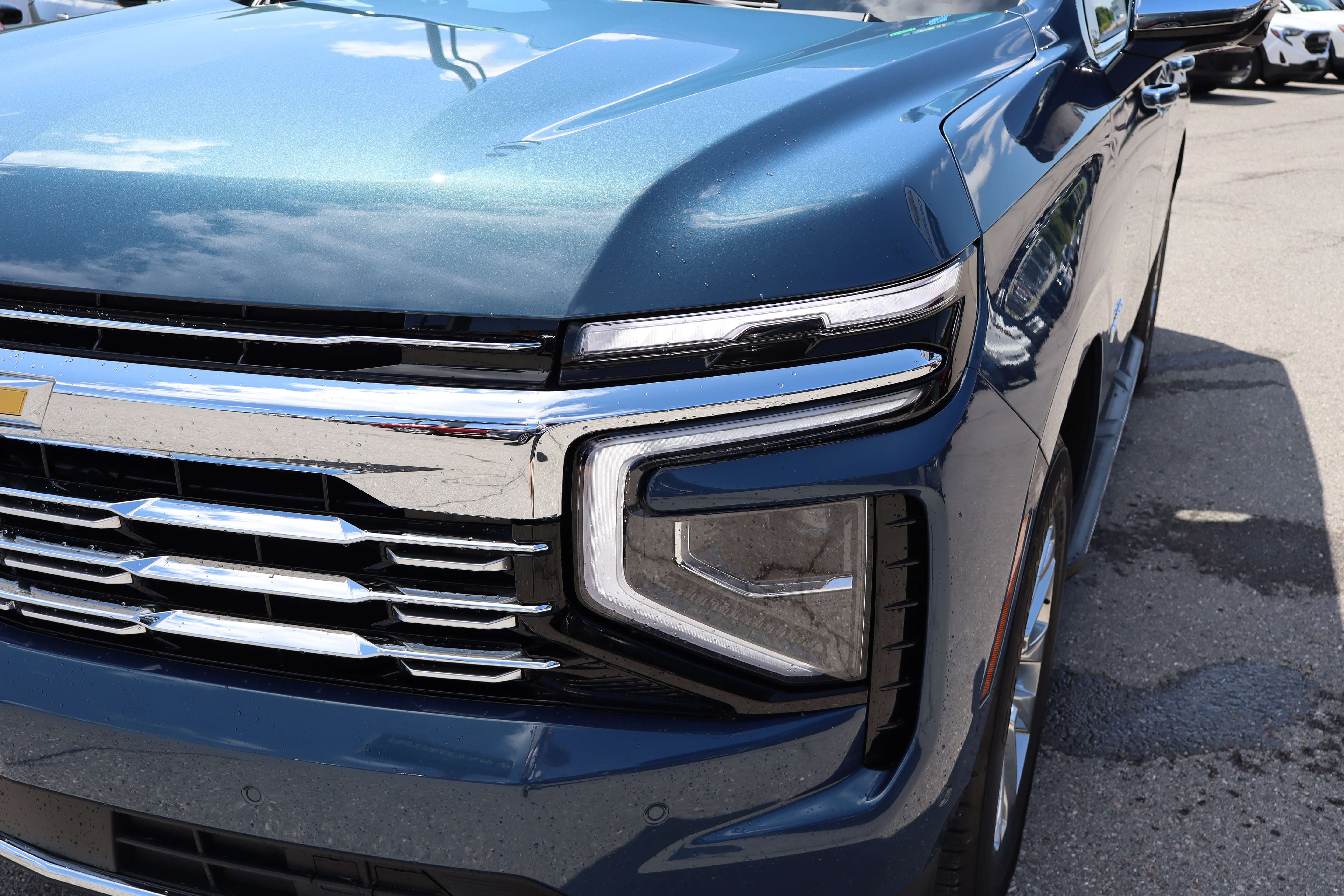 Used 2025 Chevrolet Tahoe Premier w/ LPO, Illumination Package AWD/4WD image 10