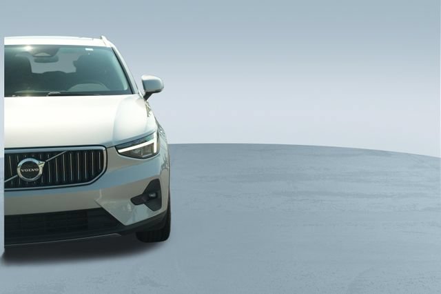 Used 2025 Volvo XC40 B5 Plus AWD/4WD image 42