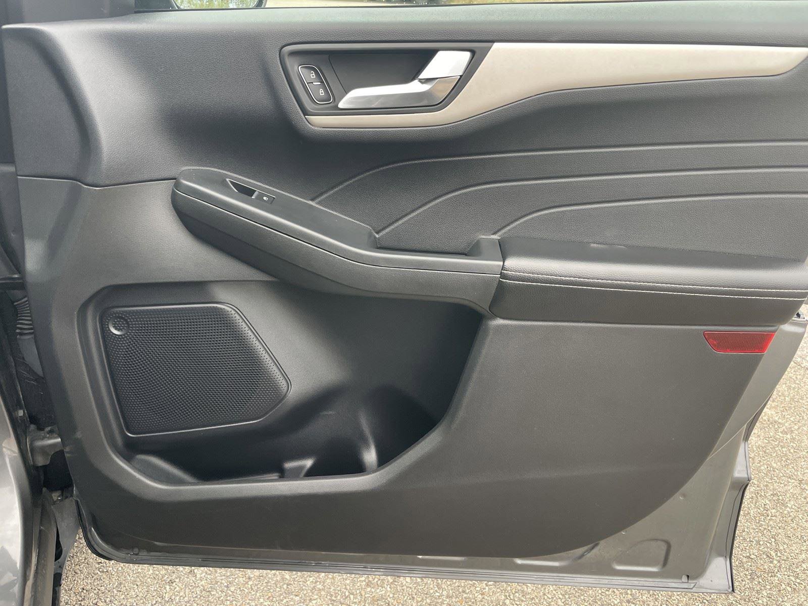 Used 2022 Ford Escape SEL image 30