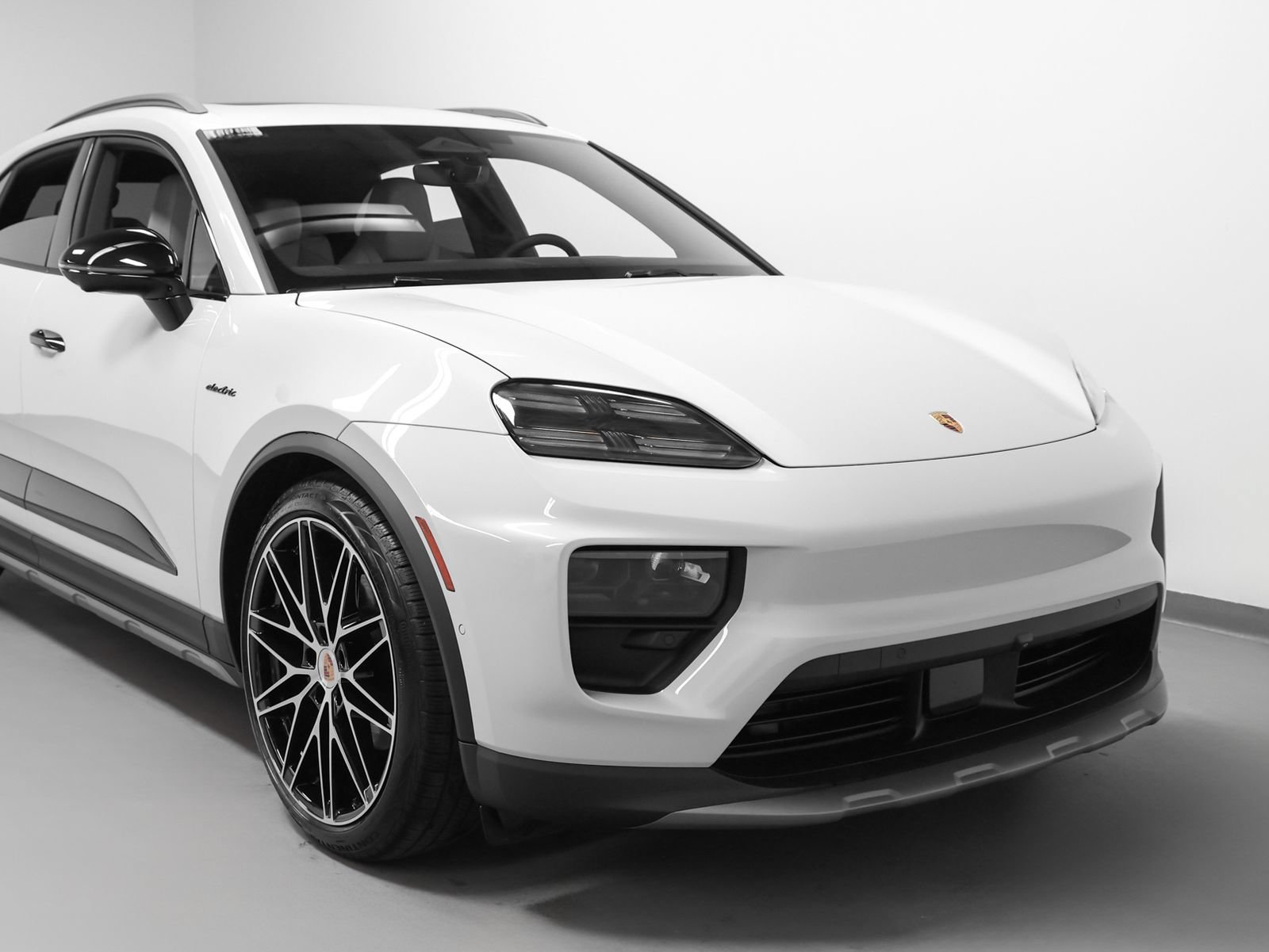 New 2026 Porsche Macan 4 Electric AWD/4WD image 9