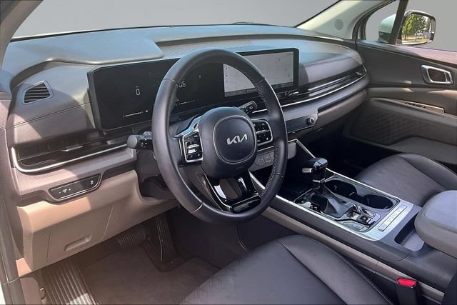 Used 2026 Kia Carnival EX FWD image 17