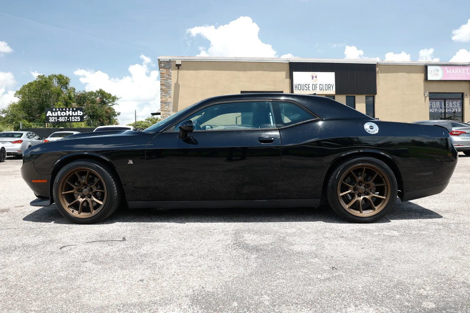Used 2017 Dodge Challenger R/T Scat Pack RWD image 2