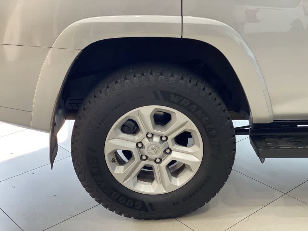 Used 2016 Toyota 4Runner SR5 AWD/4WD image 13