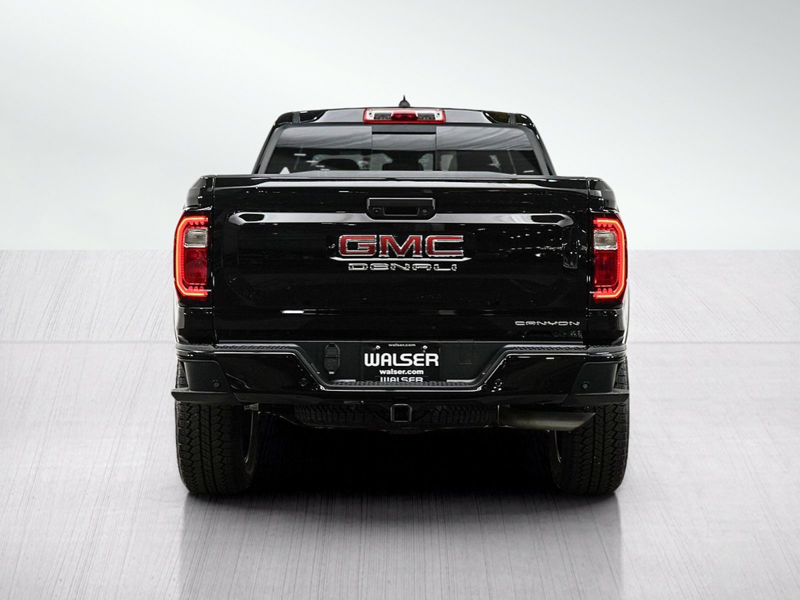 Used 2024 GMC Canyon Denali AWD/4WD image 4
