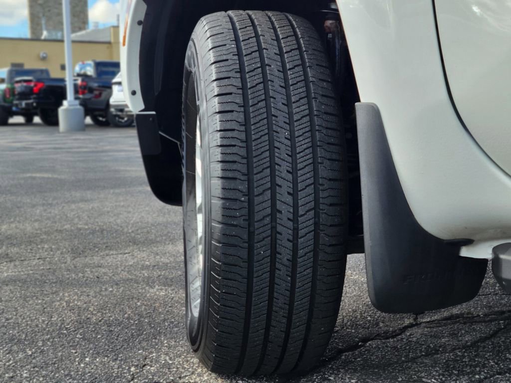 Used 2024 Nissan Frontier SV w/ Technology Package image 24