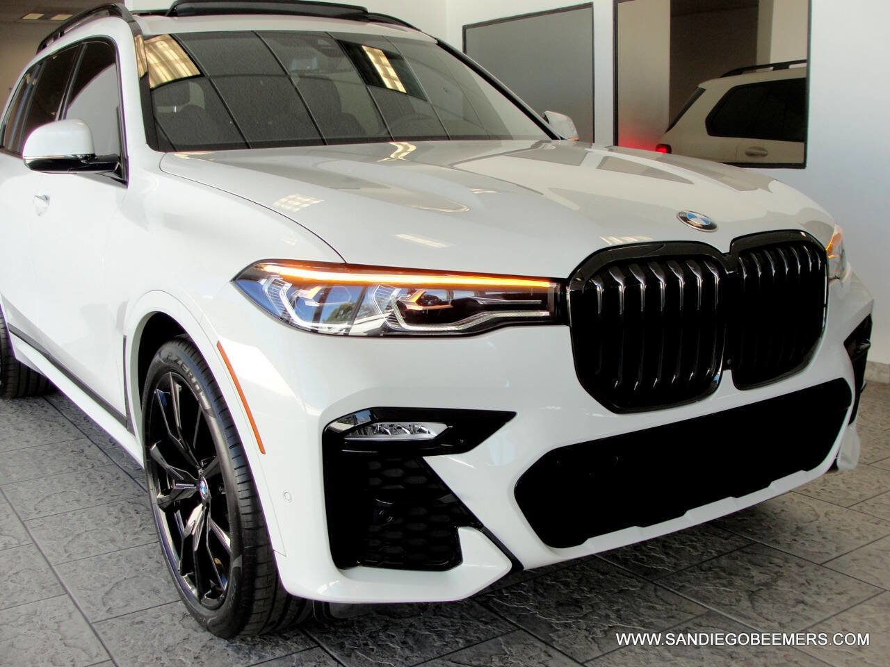 Used 2022 BMW X7 xDrive40i w/ M Sport Package image 19