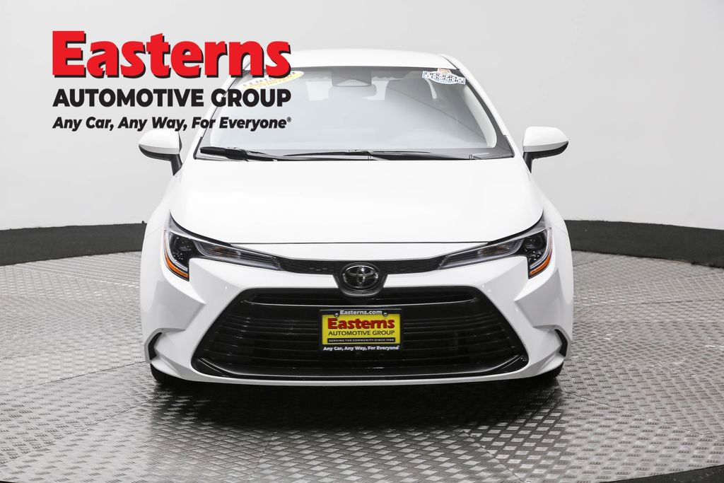 Used 2025 Toyota Corolla LE image 2