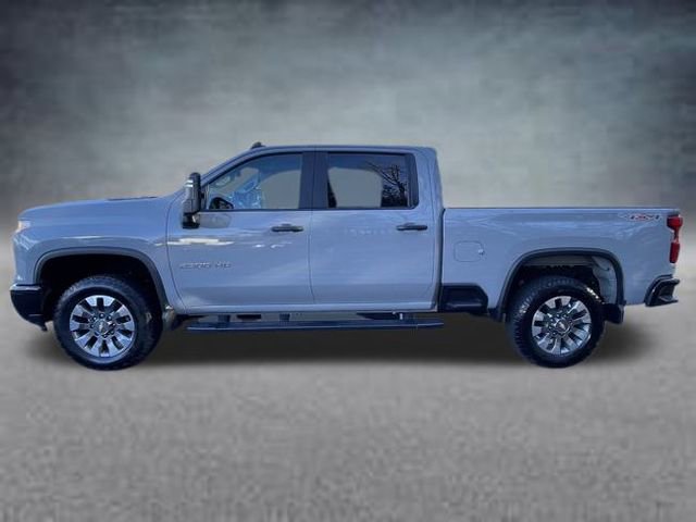 Used 2024 Chevrolet Silverado 2500 Custom w/ Custom Value Package image 2