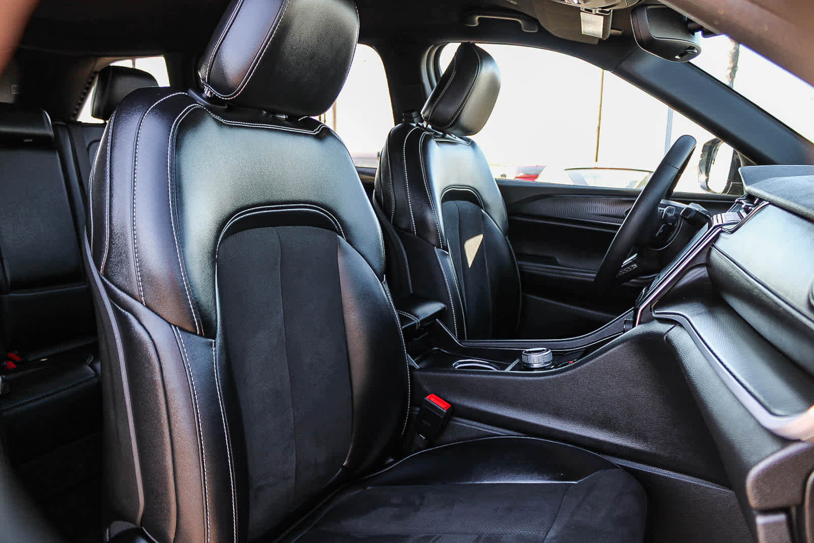 Used 2024 Jeep Grand Cherokee Altitude AWD/4WD image 16