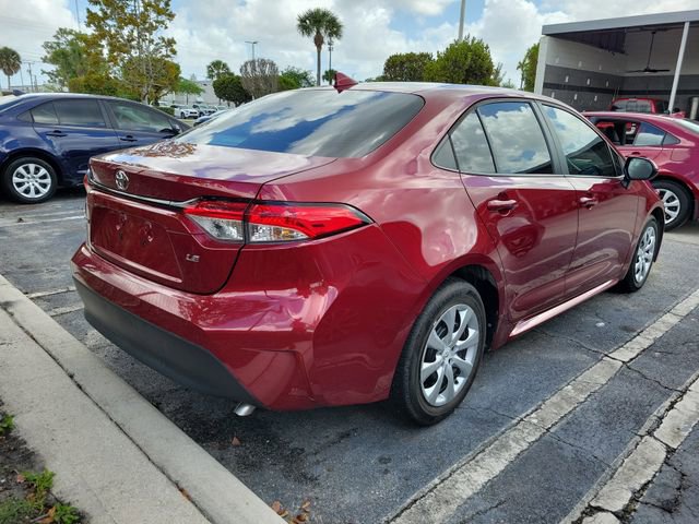 Used 2023 Toyota Corolla LE image 3