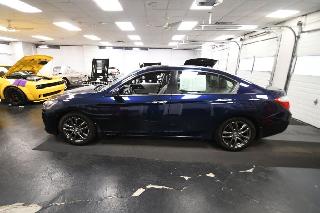 Used 2024 Subaru Crosstrek 2.0i Premium AWD/4WD image 5