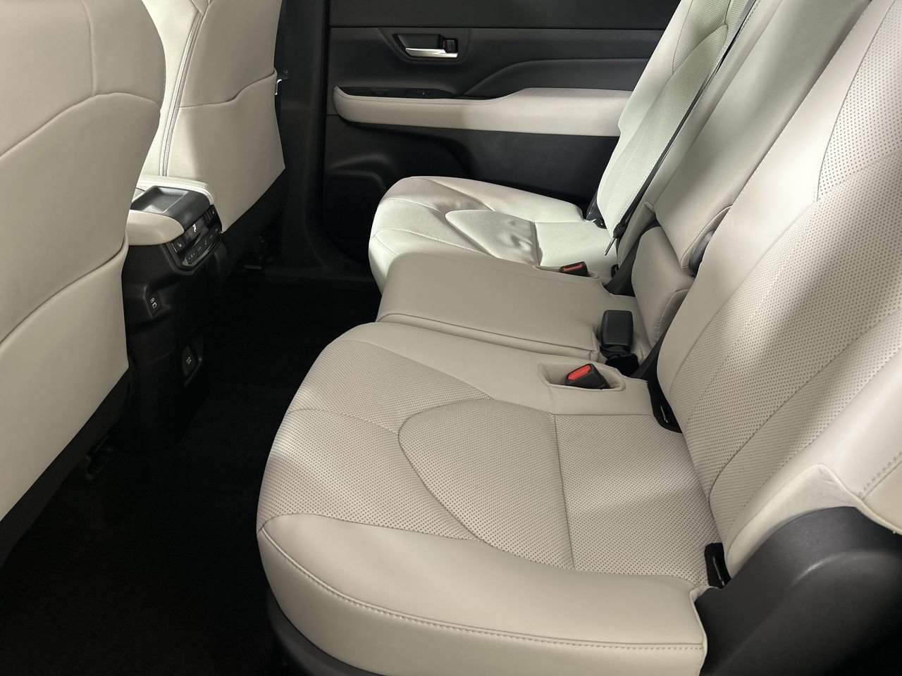 Used 2026 Toyota Grand Highlander AWD Hybrid image 25