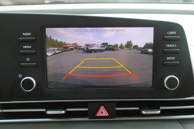 Used 2022 Hyundai Elantra SE image 14