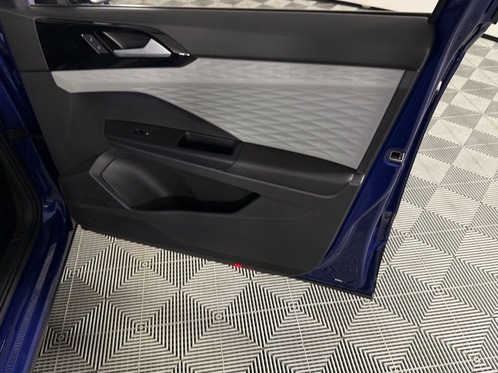 Used 2023 Volkswagen Taos S image 31