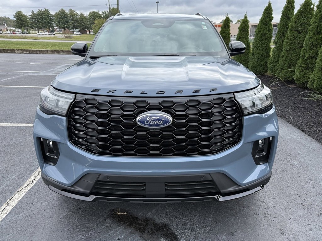 Used 2025 Ford Explorer ST-Line w/ Premium Package image 7