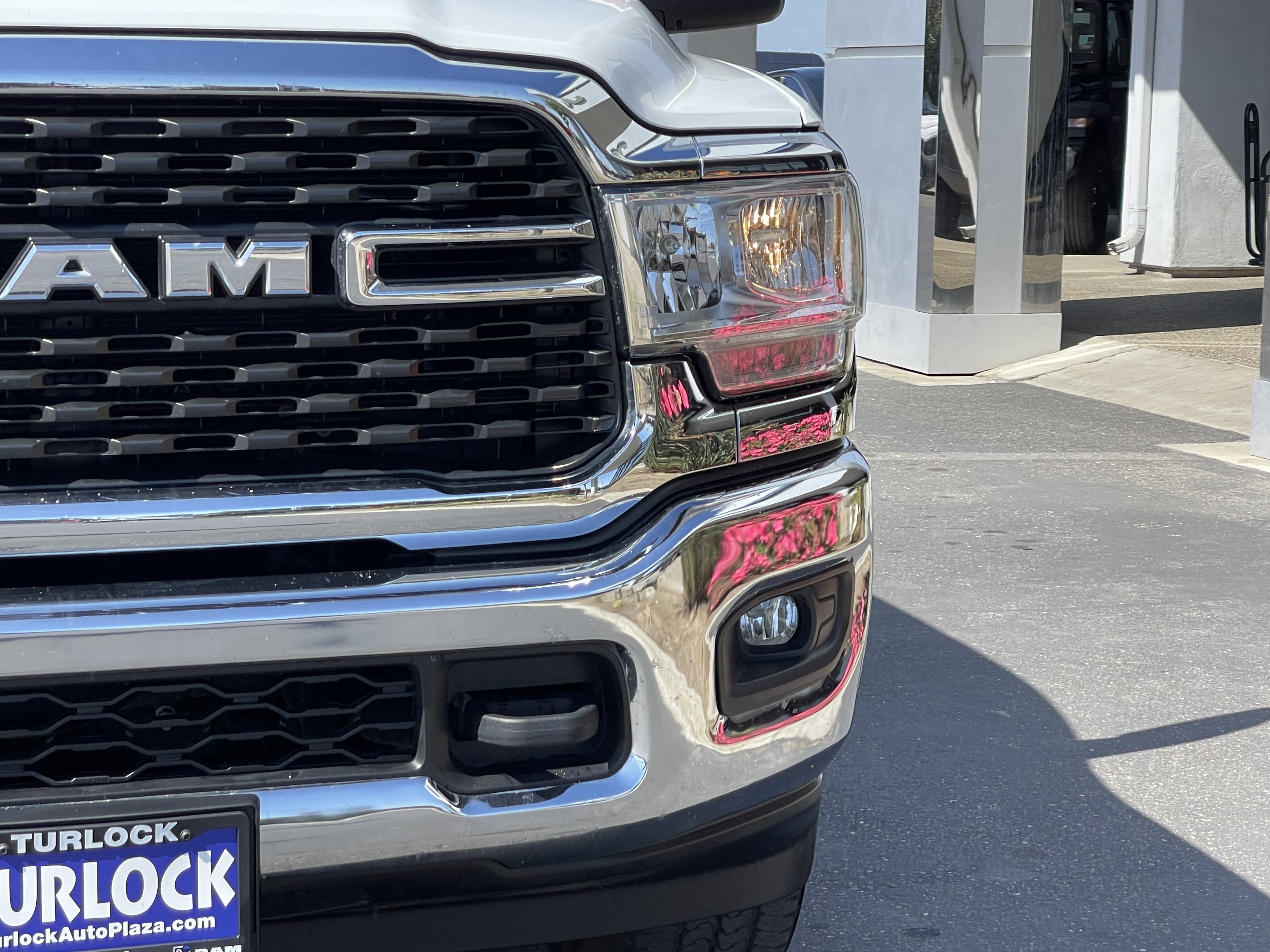 Used 2024 RAM 2500 Big Horn AWD/4WD image 3