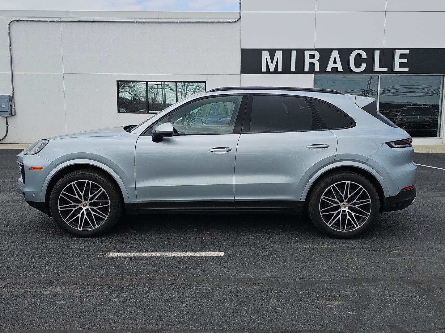 Used 2024 Porsche Cayenne image 3