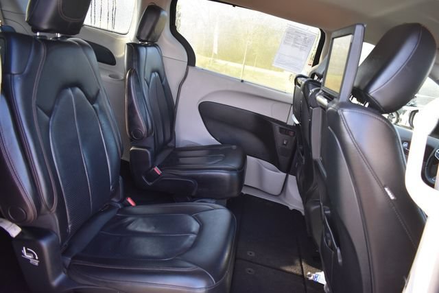 Used 2018 Chrysler Pacifica Touring-L Plus FWD image 16