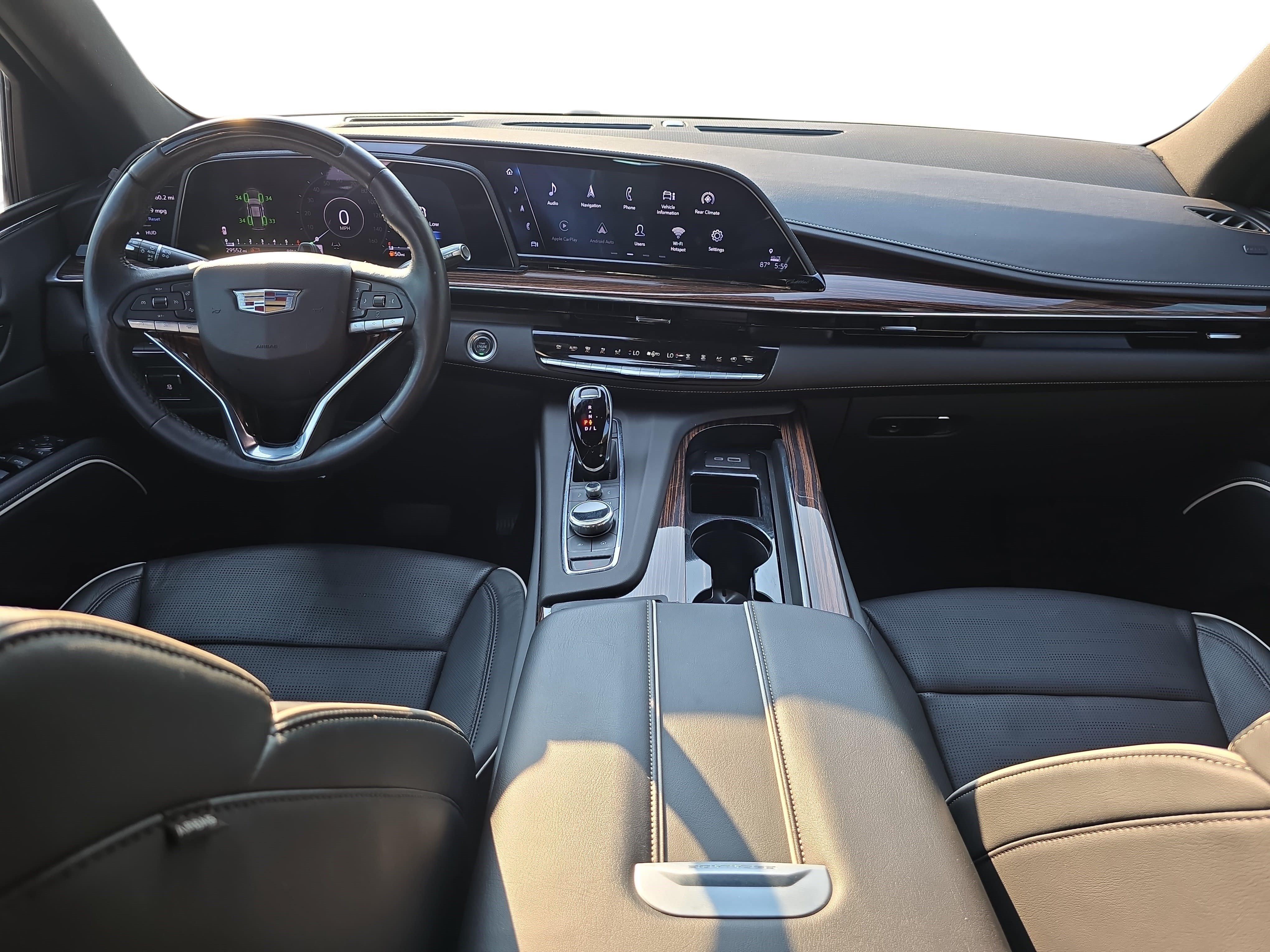 Certified 2024 Cadillac Escalade ESV Premium Luxury w/ Performance Package AWD/4WD image 9