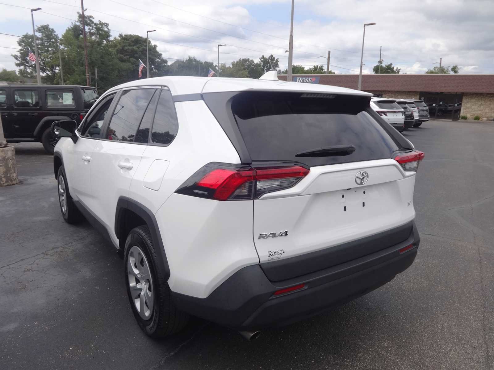 Used 2022 Toyota RAV4 LE image 5