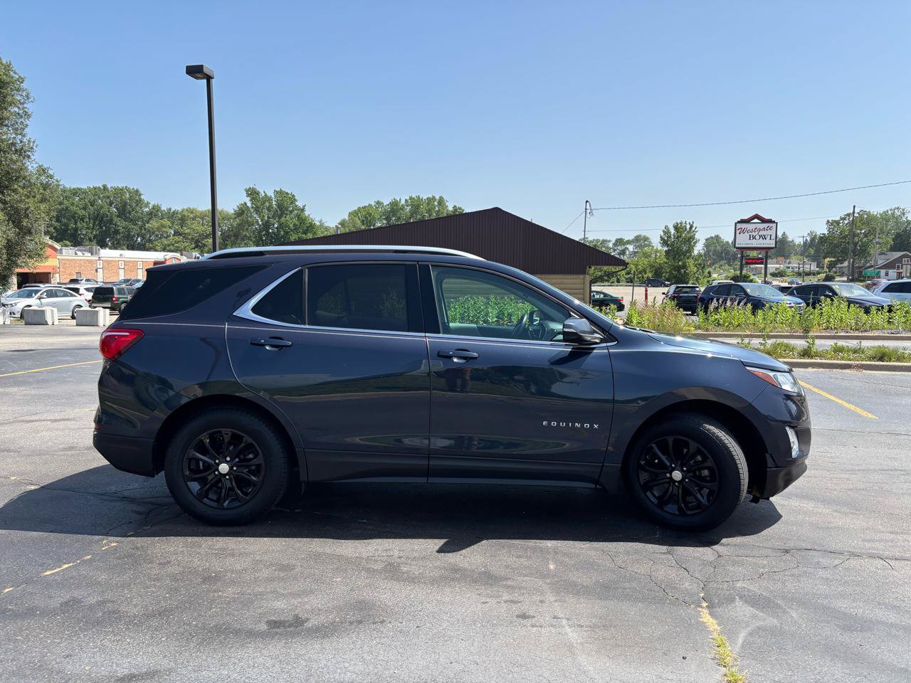 Used 2018 Chevrolet Equinox LT w/ Sun & Infotainment Package FWD image 10