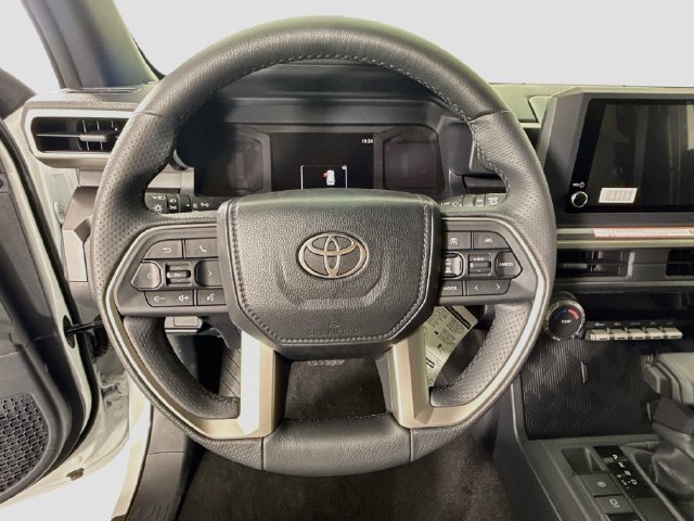 New 2026 Toyota 4Runner SR5 AWD/4WD image 11