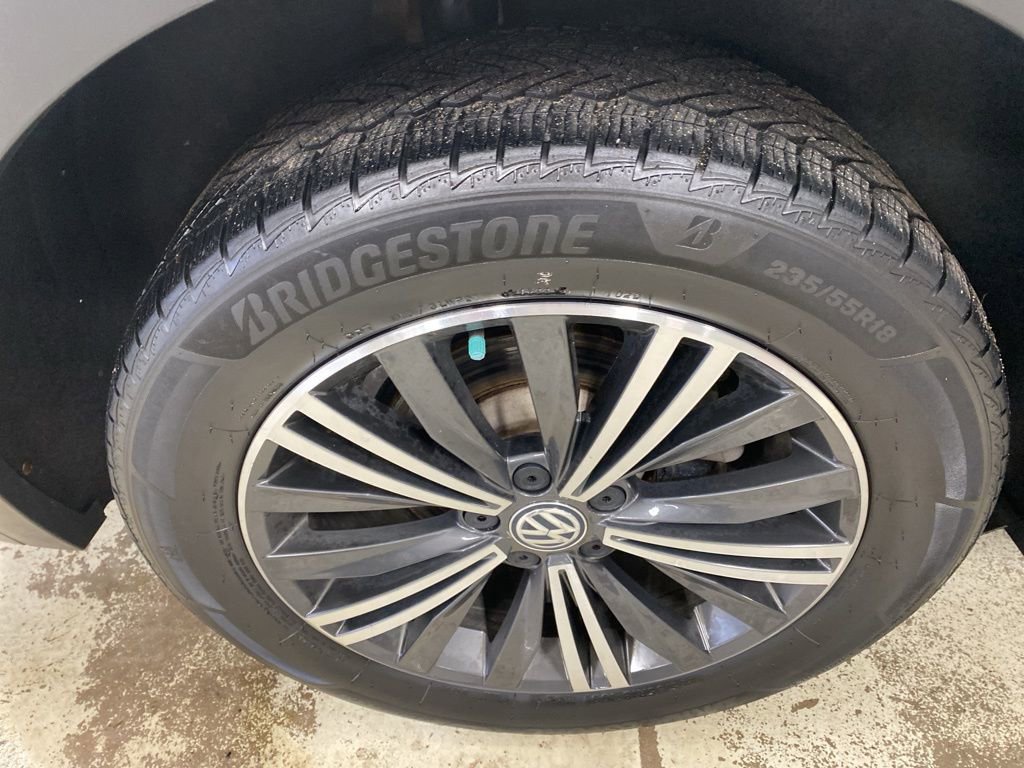 Used 2018 Volkswagen Tiguan SEL w/ 3rd Row Seat Package image 9