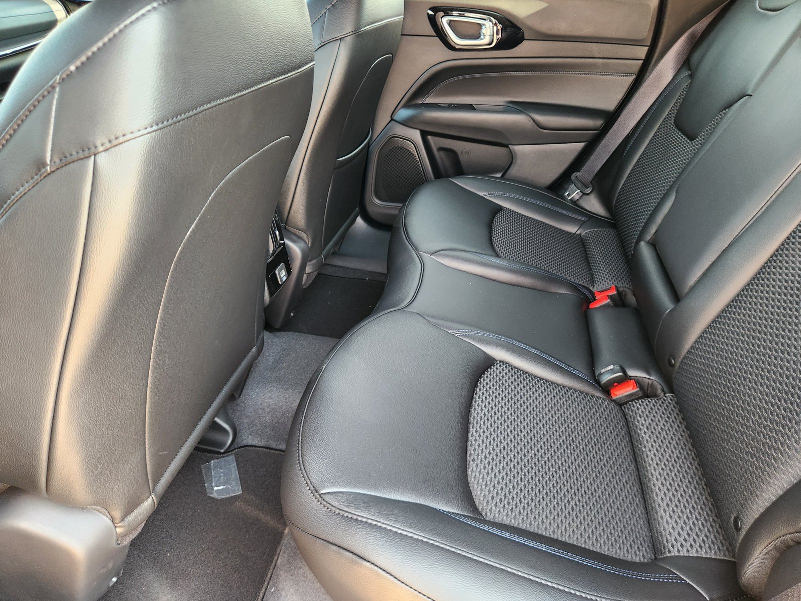 New 2026 Jeep Compass Latitude AWD/4WD image 21