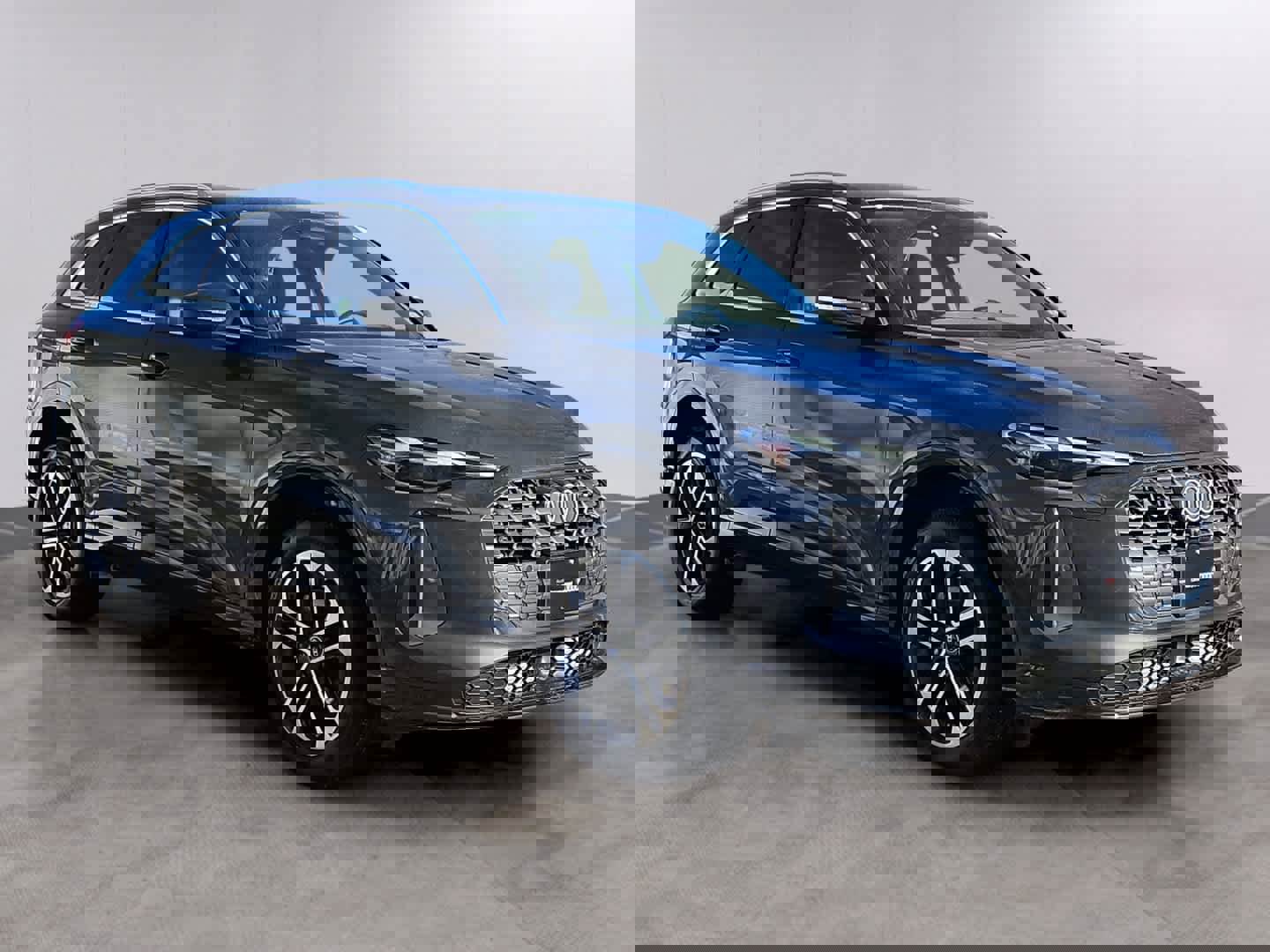 Certified 2025 Audi Q5 Premium w/ Convenience Package image 3